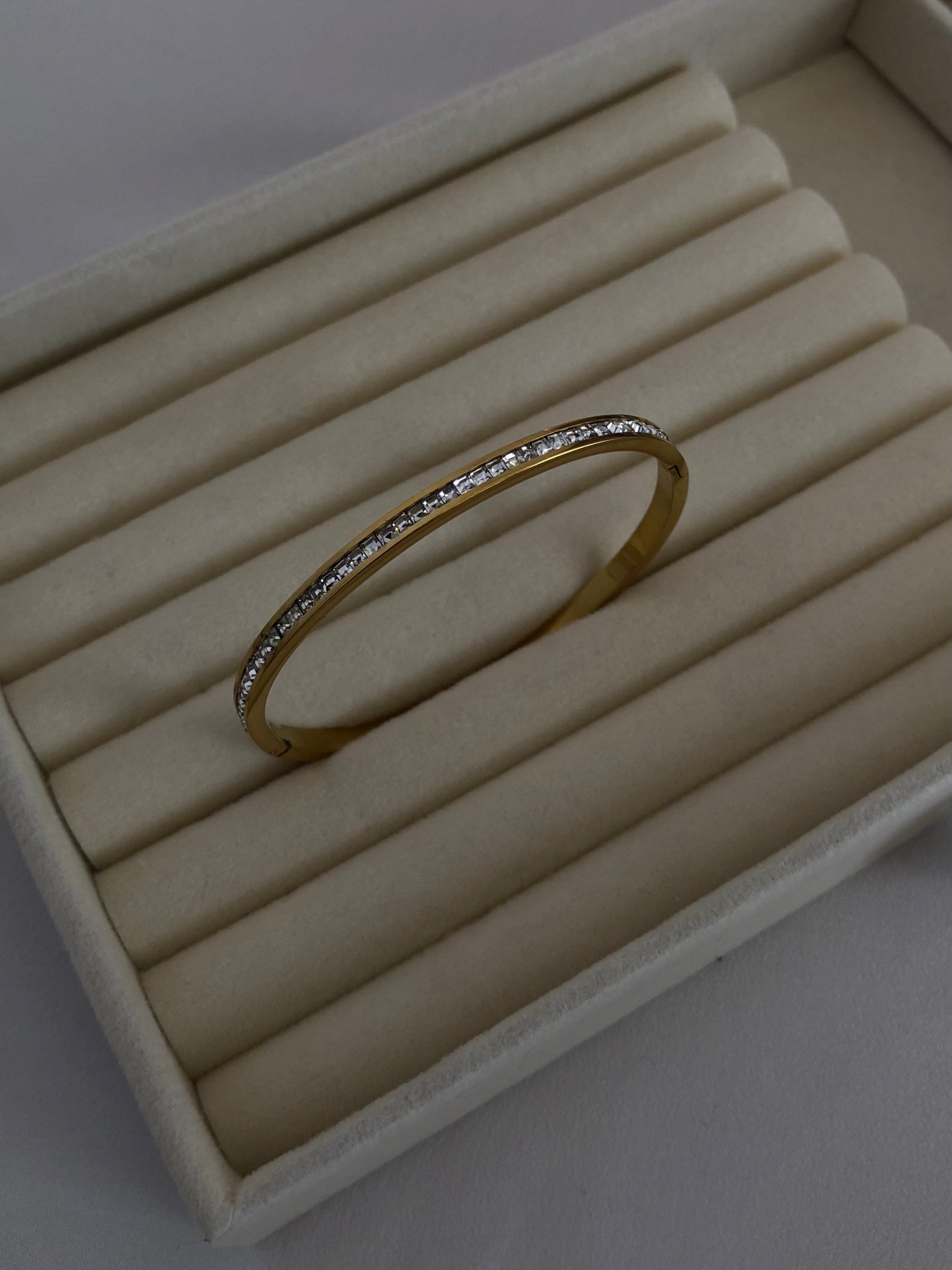 Stainless stone handcuff
