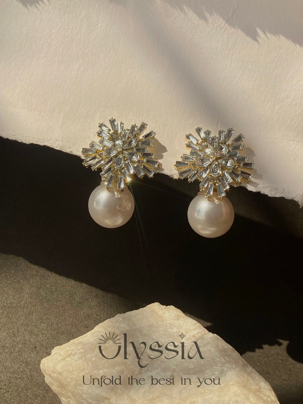 Pearl zircon earrings